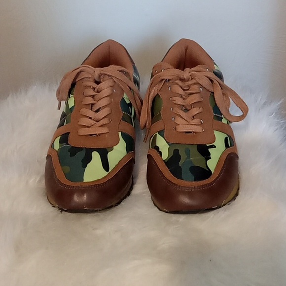 Multiple color sneaker - Picture 2 of 3